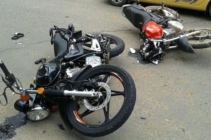 Una motociclista lesionada en tremendo choque
