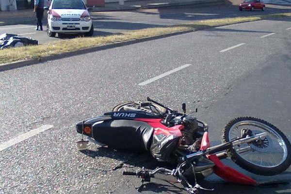 Dos motociclistas murieron en menos de 3 horas en accidentes de traacutensito