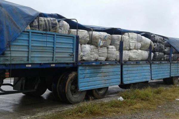 Secuestran mercaderiacutea ilegal valuada en maacutes de 25 millones