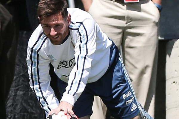 Lionel Messi quedoacute detraacutes de Ronaldo como deportista mejor pago
