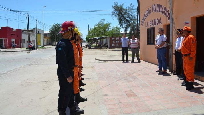 Bomberos haraacuten un toque de sirena al conmemorarse el Diacutea de la Seguridad Vial