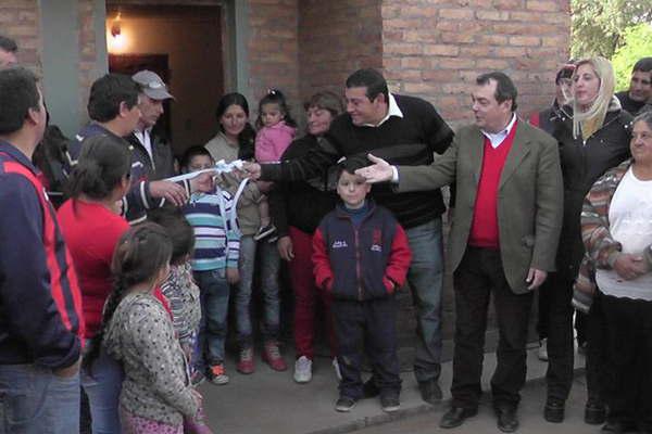 Entregaron viviendas sociales a 16 familias de Alberdi