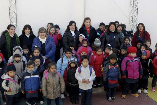 El Jardiacuten de Infantes Nicolaacutes Avellaneda celebra sus 75 antildeos 