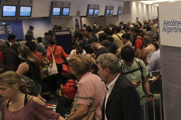Un paro por 48 horas en los aeropuertos impactaraacute en todo el paiacutes desde hoy