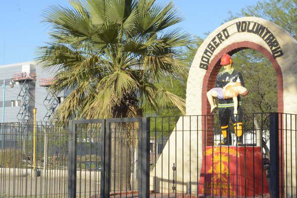 Bomberos bandentildeos y clodomirenses recordaraacuten hoy el Diacutea de la Seguridad Vial con un toque de sirena