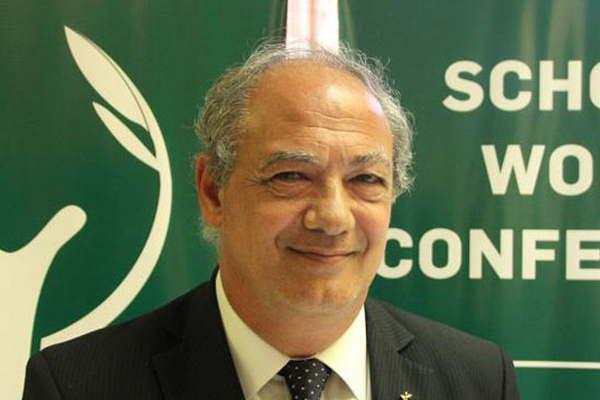 Hay sectores que buscan dinamitar los puentes entre Francisco y Macri dijo Joseacute Mariacutea del Corral