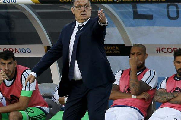 Martino quiere que Messi supere el reacutecord de Batistuta