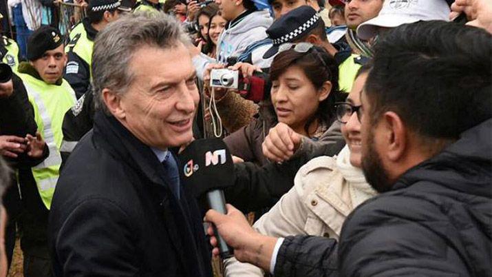 El presidente saludoacute a los padres santiaguentildeos desde Tucumaacuten