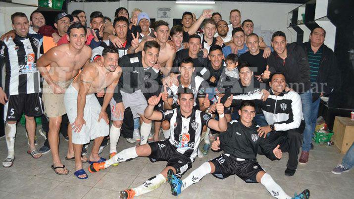 El plantel festejó en el vestuario
