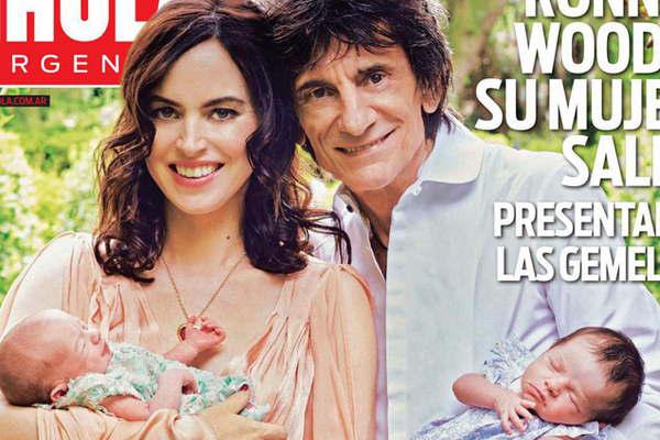 Ronnie Wood y Sally presentan a sus gemelas en iexclHOLA Argentina