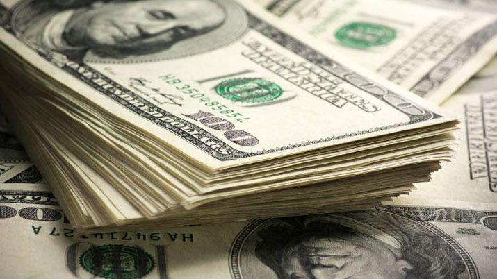 Regresoacute a su casa y descubrioacute que le faltaban 11000 doacutelares y 3000 euros