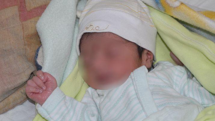 Rescatan a una beba de 15 diacuteas deshidratada y detienen a su madre