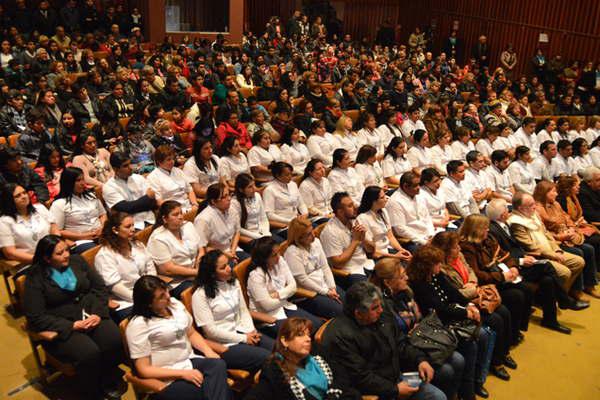 Maacutes de 70 enfermeros universitarios tuvieron un emotivo acto de colacioacuten