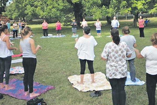 Celebran el Diacutea del Yoga con una clase gratuita y solidaria