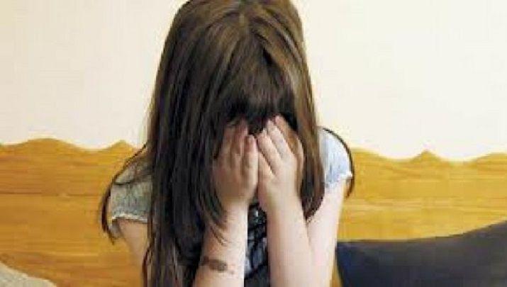 Investigan el abuso de una nena de 5 antildeos por su tiacuteo de 17