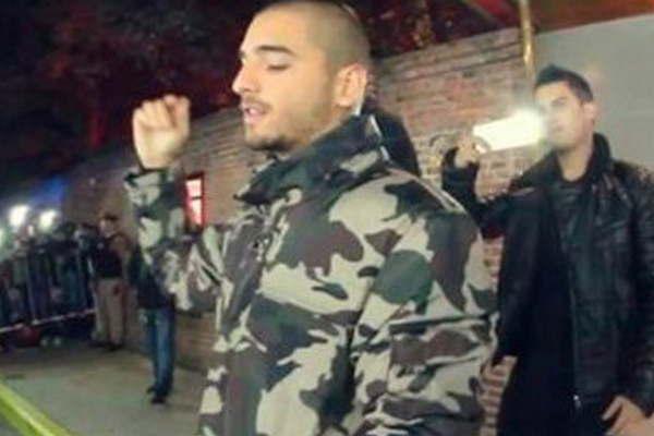 Maluma no pudo cantar en el Luna Park y lo hizo en la calle 
