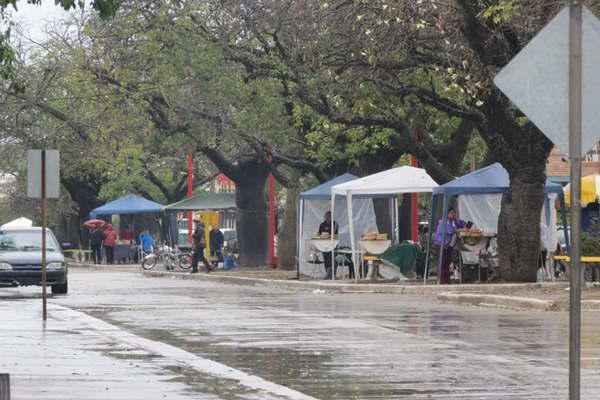 Las lluvias y el friacuteo le cambiaron el ritmo al centro de la ciudad termal