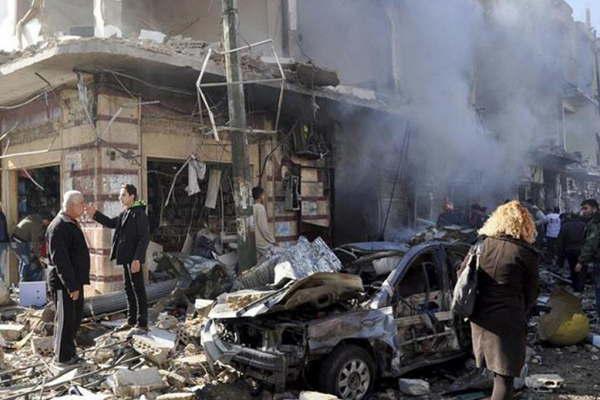 Al menos 47 personas murieron por bombardeos en zona controlada por el EI