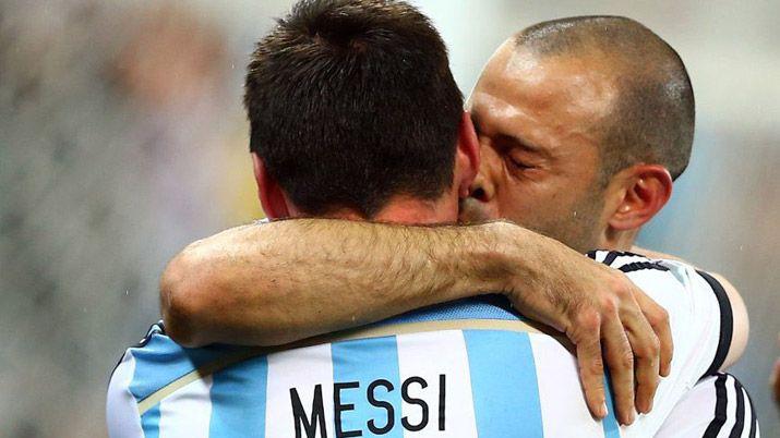 Mascherano Aguumlero Di Mariacutea y Lavezzi evaluacutean su renuncia