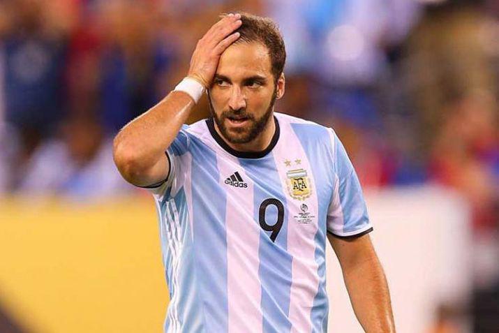 En Twitter llovieron los memes del gol que erroacute Gonzalo Higuaiacuten