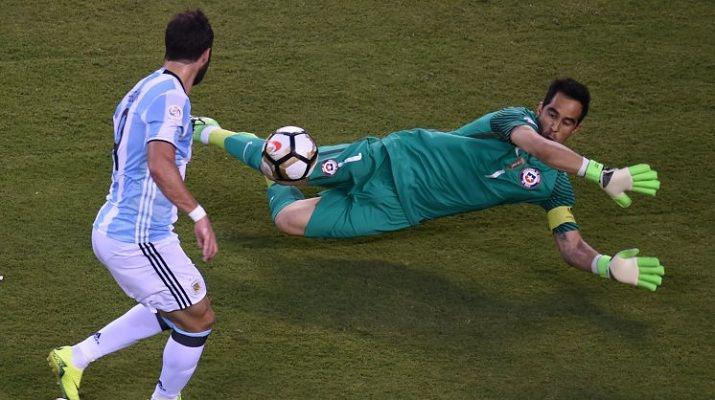 La insoacutelita y viral carta de Higuaiacuten para Lionel Messi