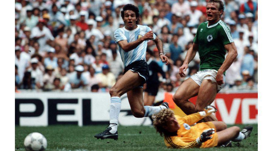 Cada dos antildeos tengo que ver la imagen de Burruchaga yeacutendose solo y yo corriendo detraacutes