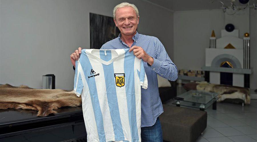 Cada dos antildeos tengo que ver la imagen de Burruchaga yeacutendose solo y yo corriendo detraacutes