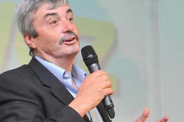 Llega Neacutestor Roulet a Santiago para la Expo Bandera 2016