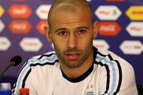 Mascherano habriacutea decidido continuar en la seleccioacuten