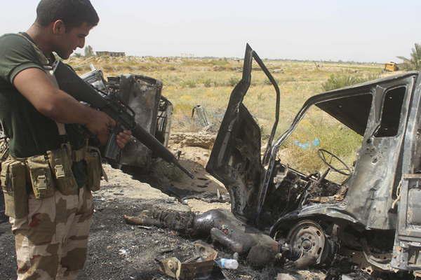 Maacutes de 150 yihadistas del EI que huiacutean de Faluya murieron en bombardeos