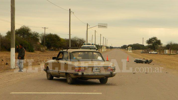 Villa Robles- un herido grave en choque entre un auto y una moto