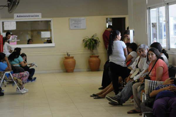 La gendarme que cayoacute al dique estaacute en coma farmacoloacutegico 