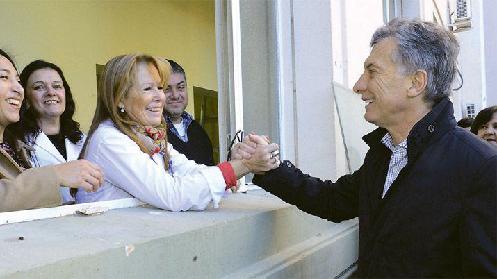 Macri viaja a la asuncioacuten de Kuczynski en Peruacute y recibe al mexicano Pentildea Nieto