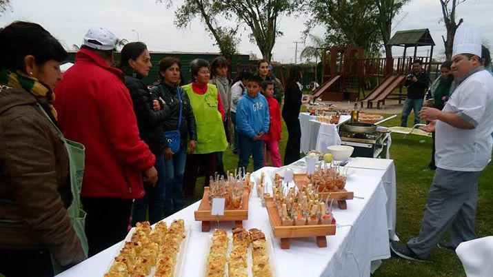 Feria y degustacioacuten de productos de la Agricultura Familiar en el hotel Los Pinos