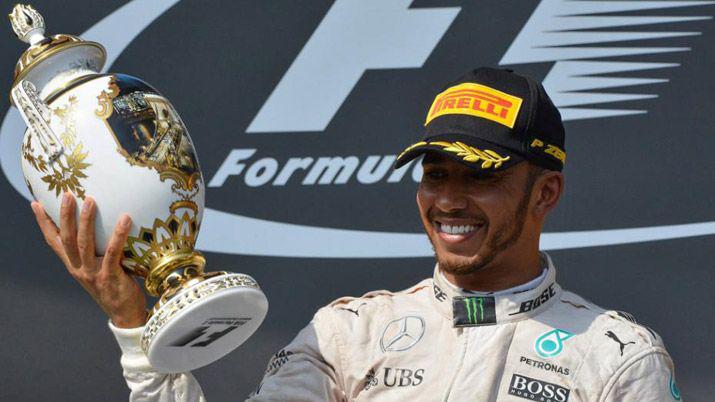 Hamilton ganoacute en Hungriacutea y ahora lidera el campeonato de la Foacutermula 1