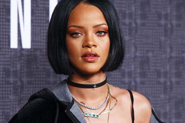 Rihanna haraacute un personaje del gran Alfred Hitchcock 