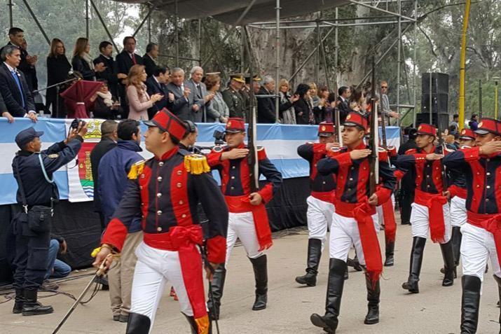 Exitoso desfile ciacutevico militar en el Parque Aguirre