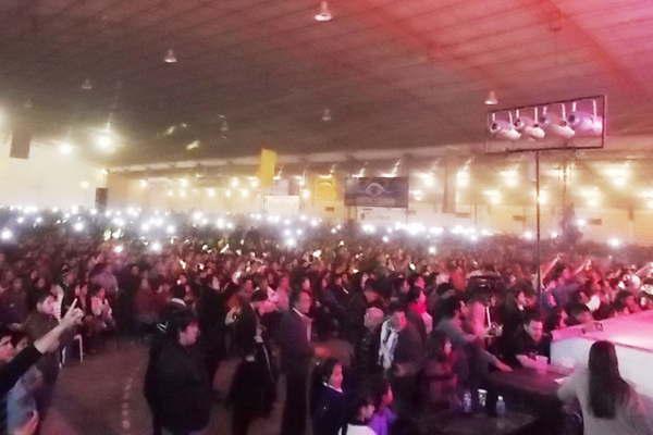 Con un puacuteblico desbordante  cerroacute el Festival del Queso Copentildeo