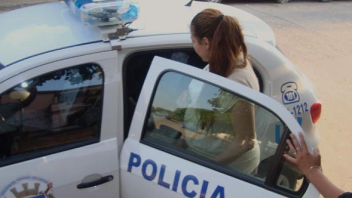 Detienen a tres chicas que se llevaban ropa frazadas y un colchoacuten