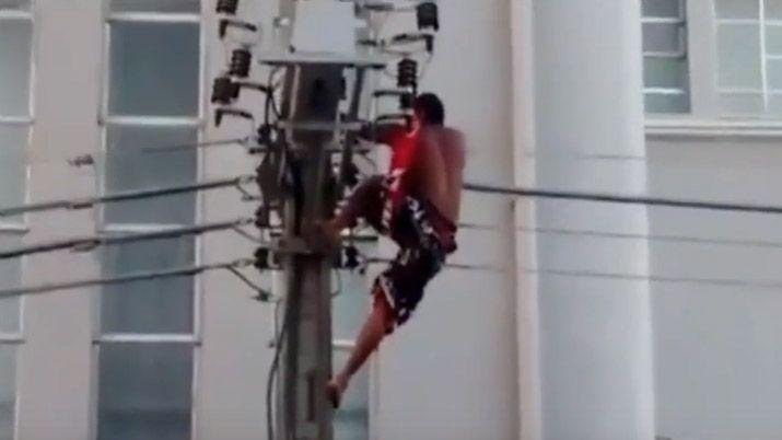 Impactante video de un joven que murioacute electrocutado en un acto de Dilma Rousseff