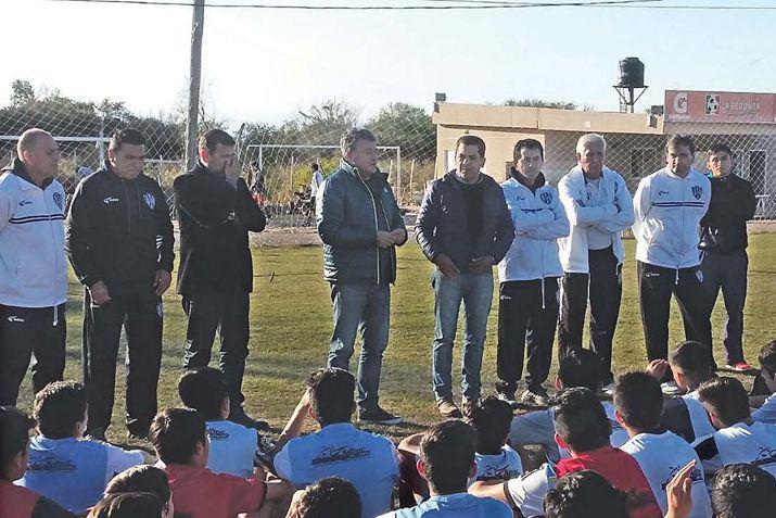 El entrenador Humberto Grondona dictoacute una cliacutenica para los jugadores de las divisiones formativas de Central Coacuterdoba