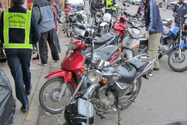 Preocupa las maacutes de sesenta motos secuestradas al diacutea