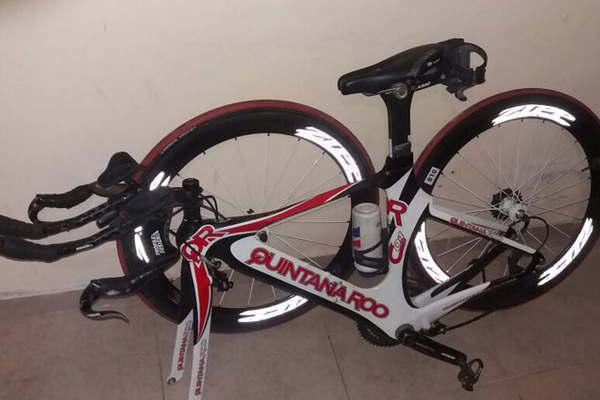 Recuperan bicicleta de Paacutejaro Teacutevez conocido atleta 