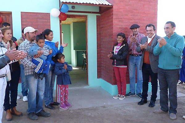 El Gobierno entregoacute viviendas sociales en el Dpto Banda