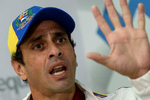 Enrique Capriles sostuvo que si no hay referendo revocatorio puede pasar cualquier cosa en el paiacutes