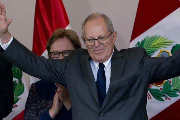 Peruacute- Kuczynski asume frente a muacuteltiples desafiacuteos