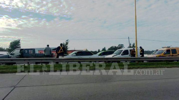 Demoras en el traacutensito en Autopista Juan D Peroacuten por choque en cadena