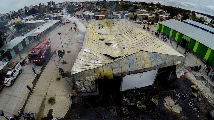 Miraacute el incendio de la Feria del Riacuteo visto desde un dron