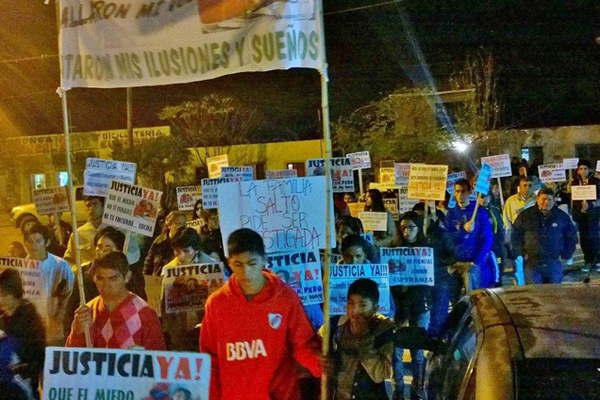 En nueva marcha por Marito los Salto pidieron que se los investigue