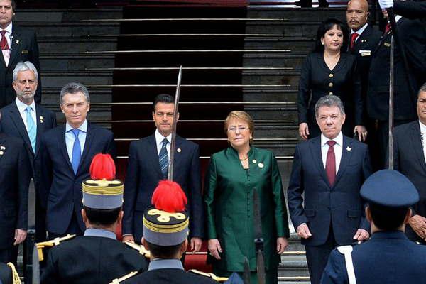 Macri participoacute de la asuncioacuten del jefe de Estado peruano Kuczynski